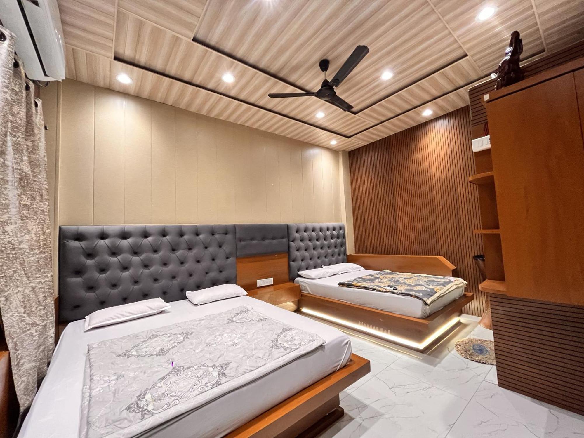 Pallav Guest House Ujjain Ngoại thất bức ảnh