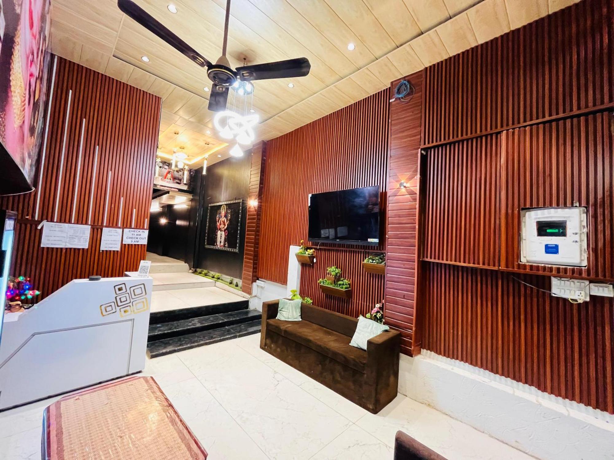 Pallav Guest House Ujjain Ngoại thất bức ảnh