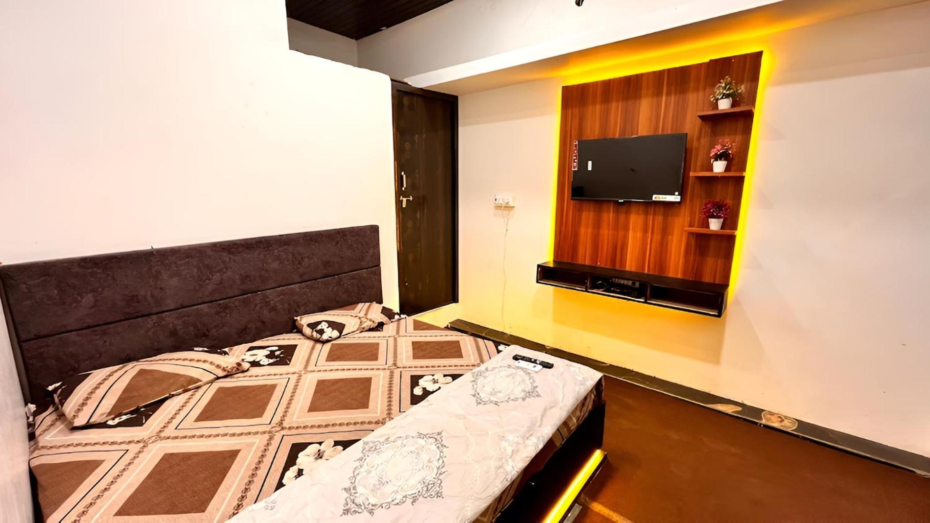 Pallav Guest House Ujjain Ngoại thất bức ảnh
