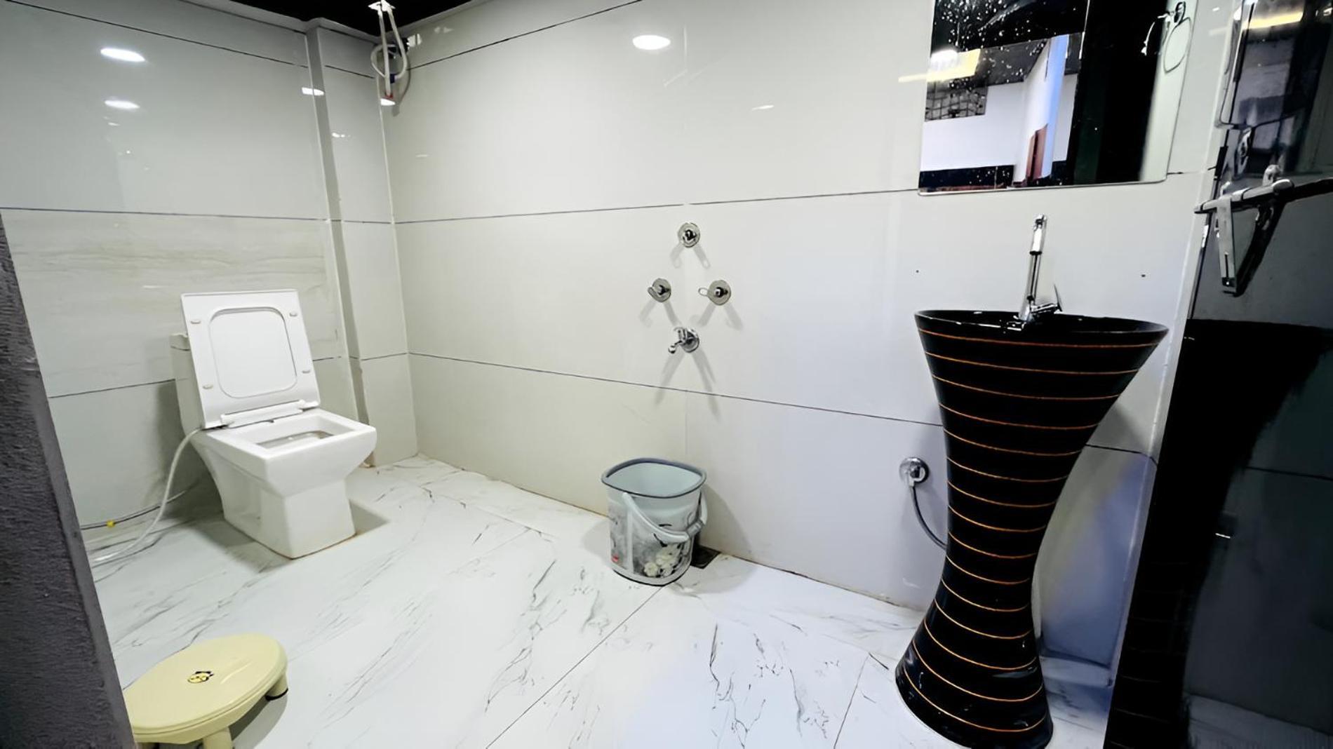 Pallav Guest House Ujjain Ngoại thất bức ảnh