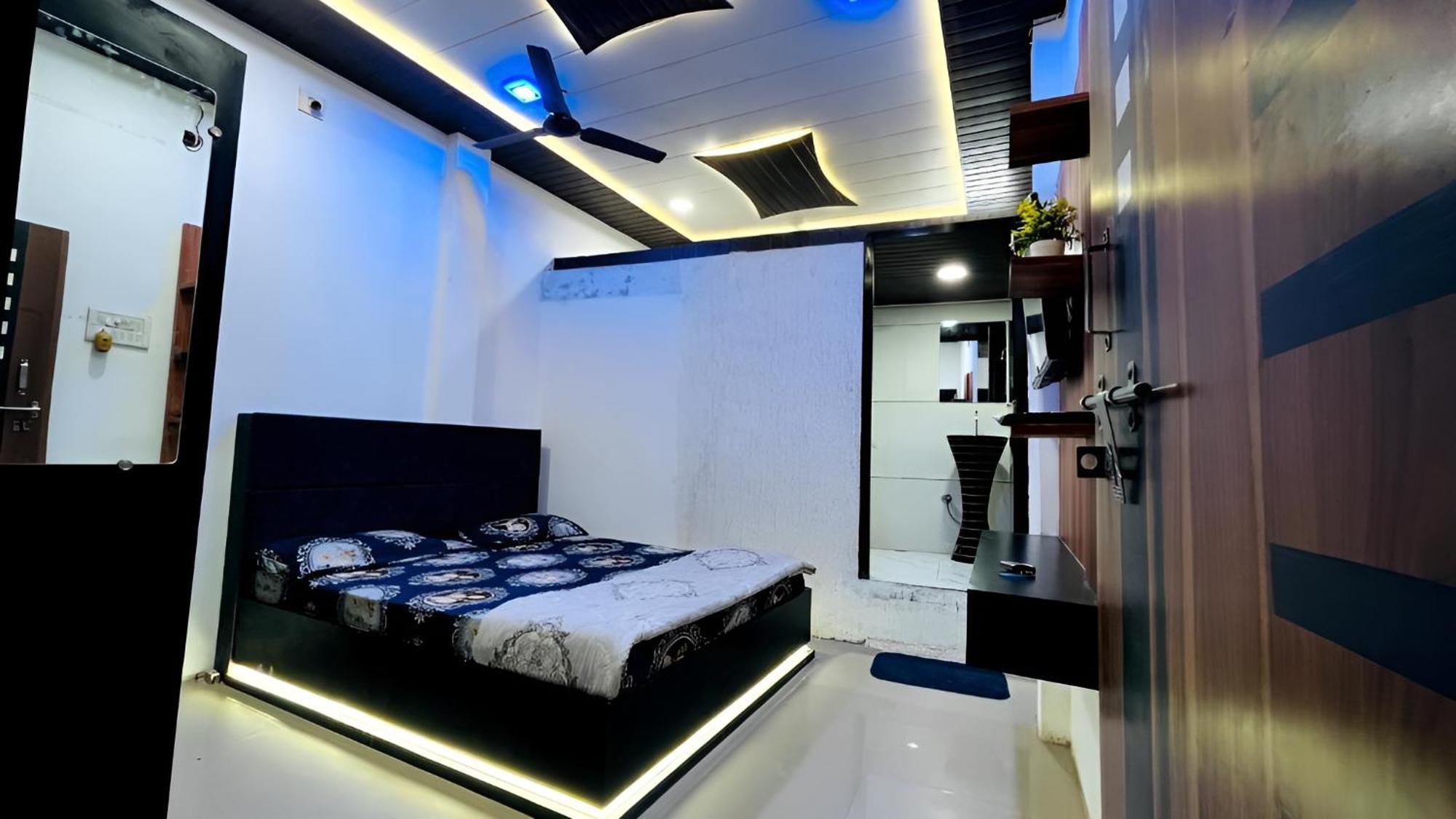 Pallav Guest House Ujjain Ngoại thất bức ảnh